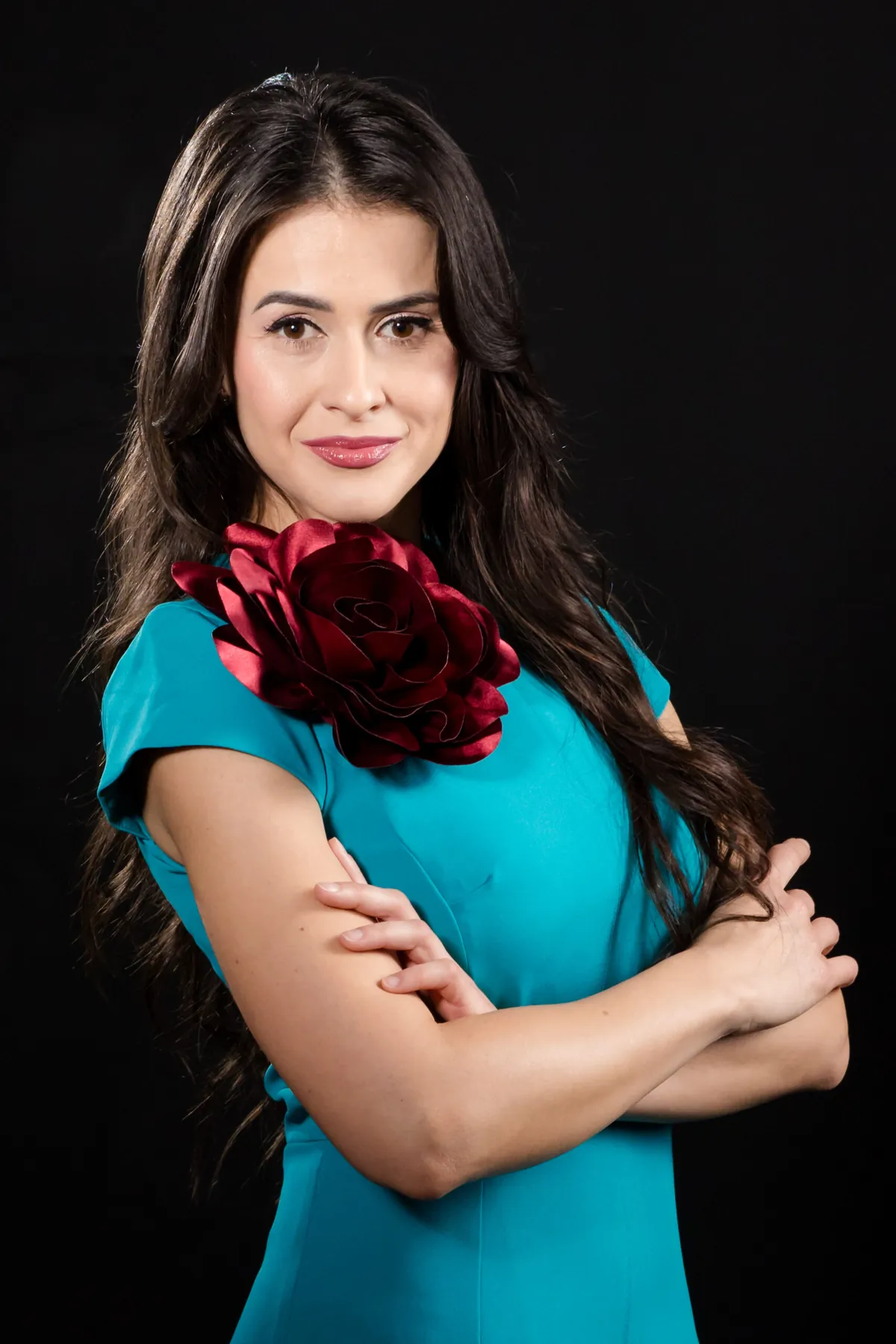 Alexandra Răduș, în rochie turcoaz