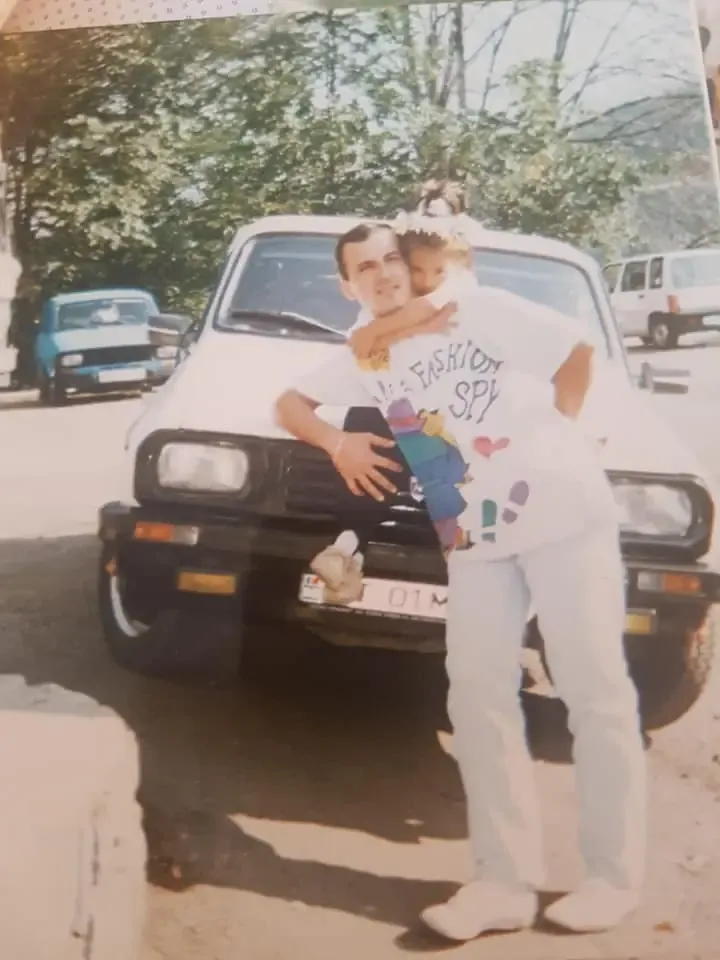 Alexandra în copilărie, alături de tatăl ei