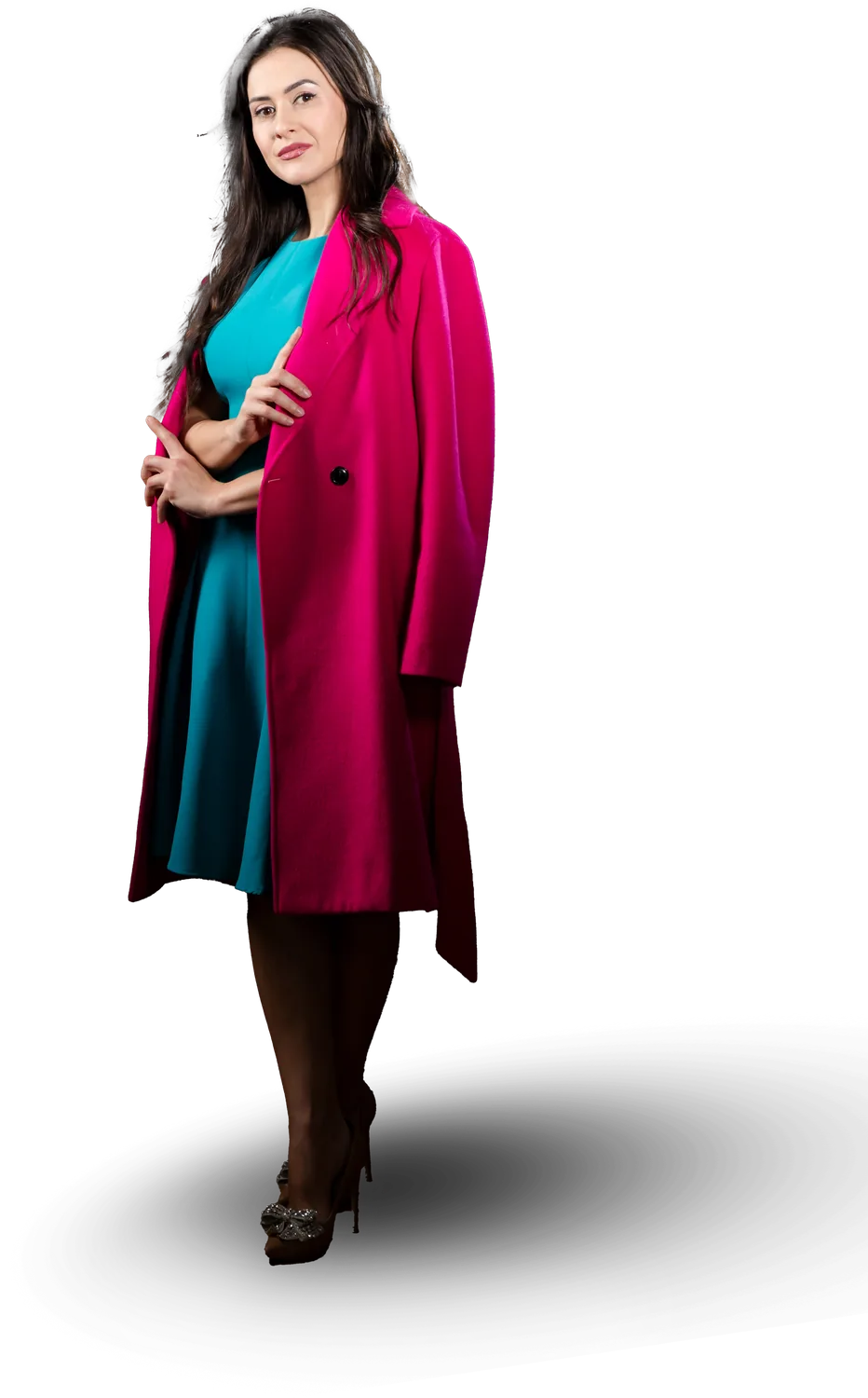 Alexandra Răduș în palton magenta