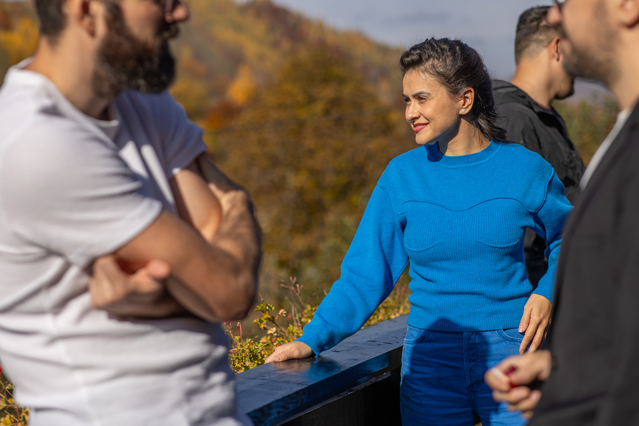 Alexandra Radus – consultant imagine și PR al Asociației pentru Antreprenoriat din România, prezentă la EmpreCamp, eveniment de dezvoltare personală desfășurat la Mama Cozonacilor, Bran